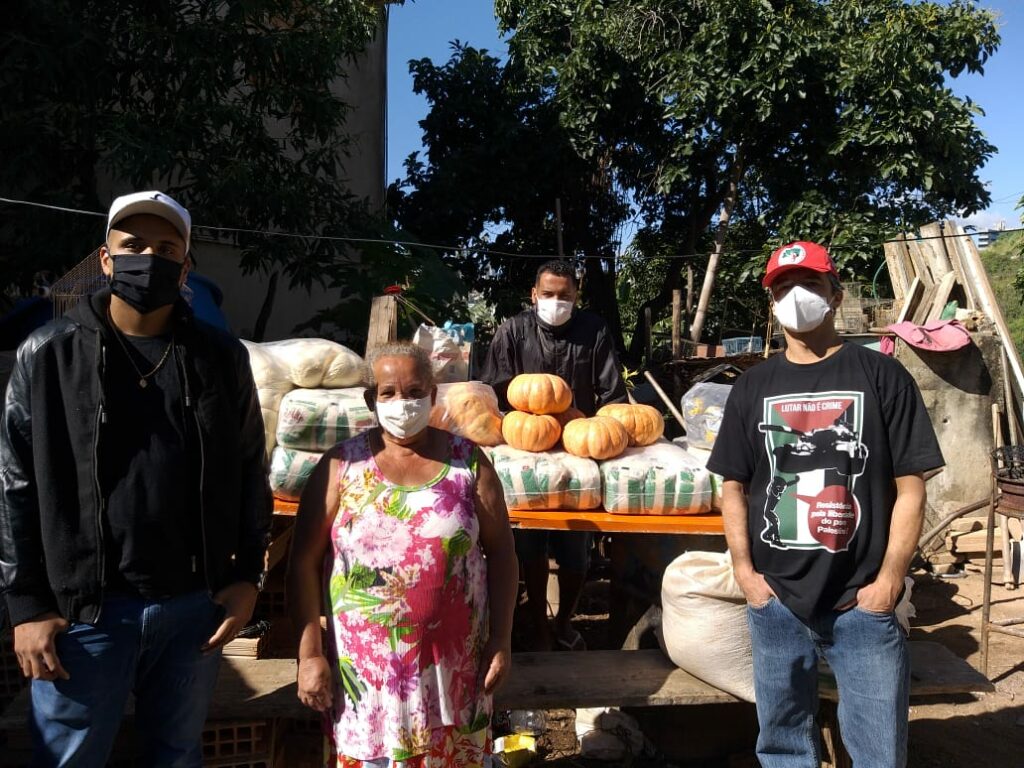 Moradores do Conjunto Santa Maria recebem doações de alimentos da Defensoria Pública de Minas 1