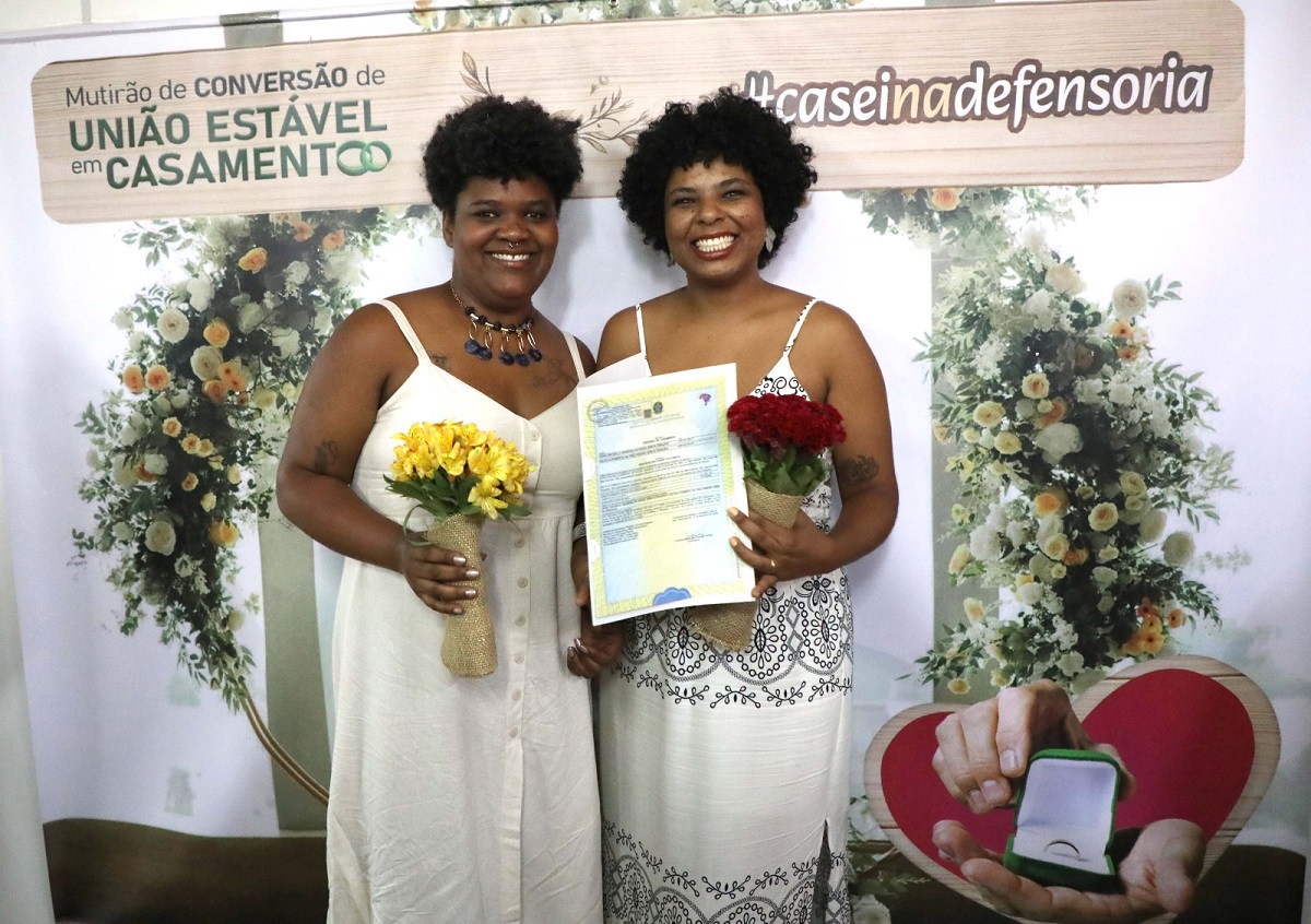 Defensoria Pública entrega certidões de casamento a casais de BH que participaram do mutirão de conversão de união estável 22