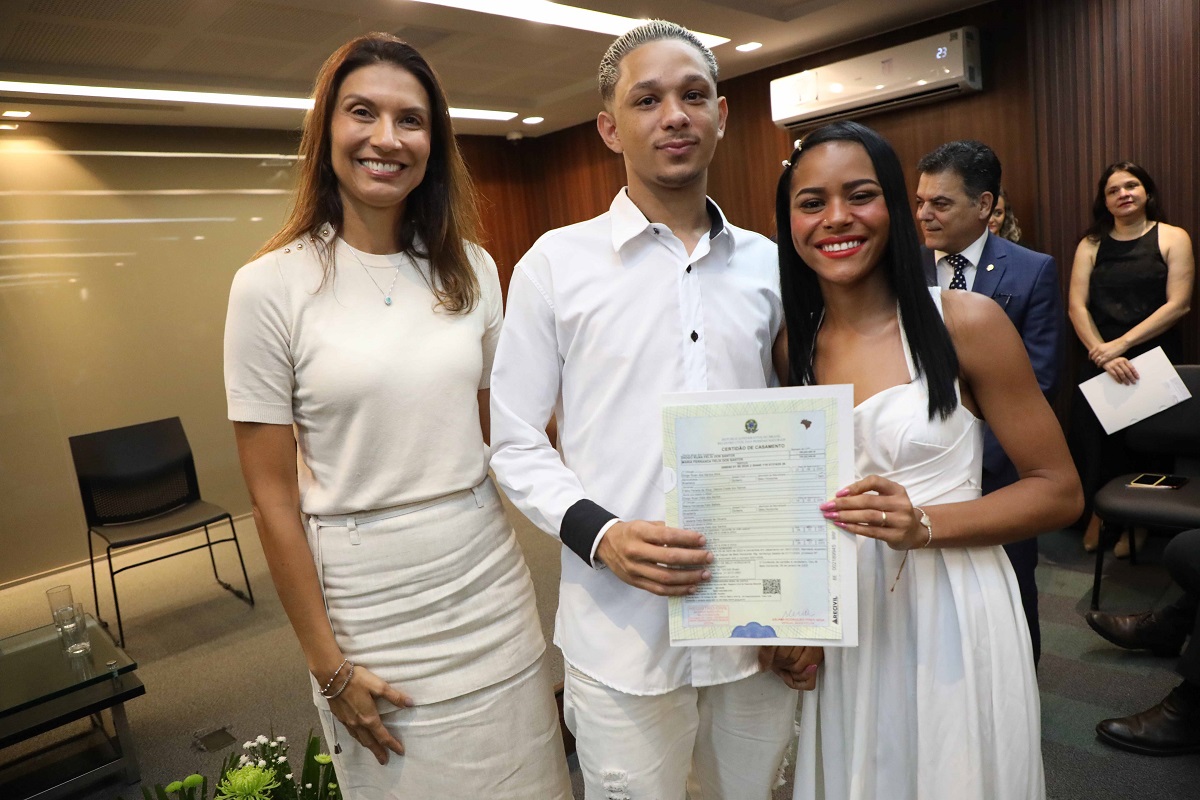 Defensoria Pública entrega certidões de casamento a casais de BH que participaram do mutirão de conversão de união estável 20