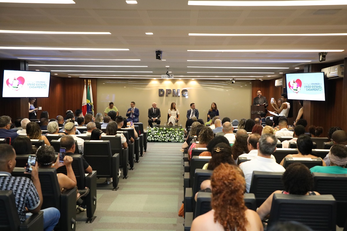 Defensoria Pública entrega certidões de casamento a casais de BH que participaram do mutirão de conversão de união estável 16