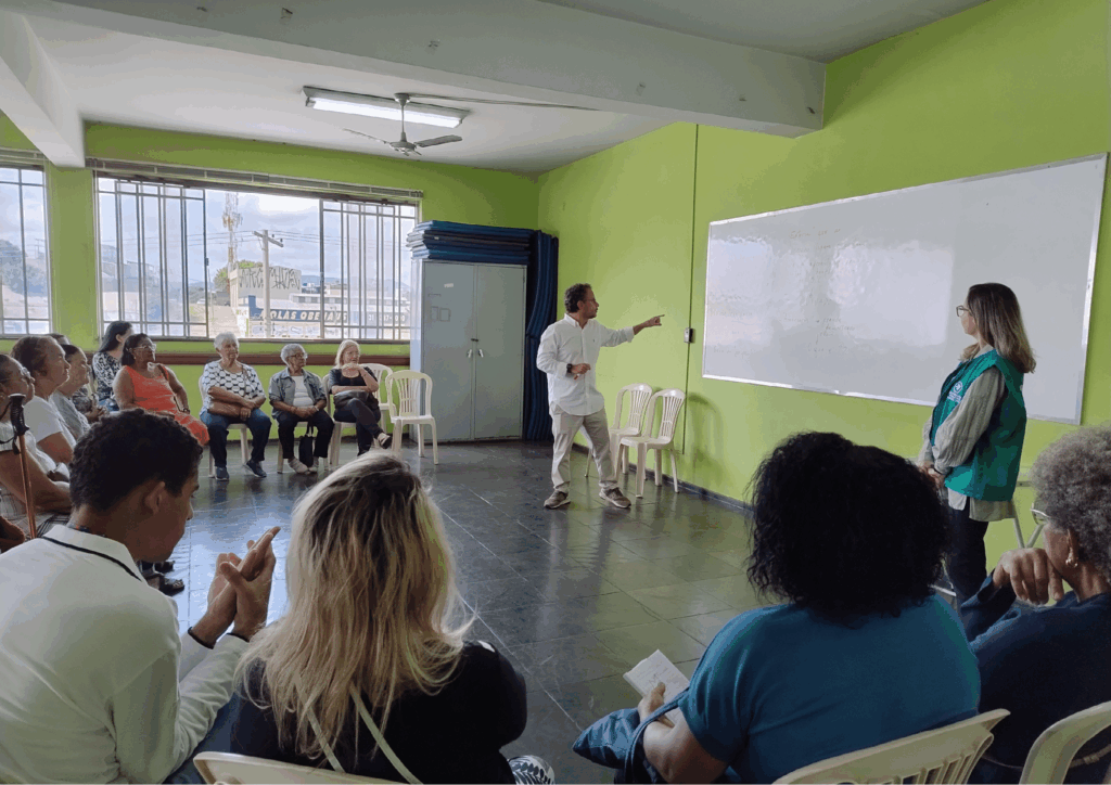 Defensoria Pública de Minas Gerais realiza palestra em Centro de Apoio Comunitário para alertar pessoas idosas sobre golpes  1