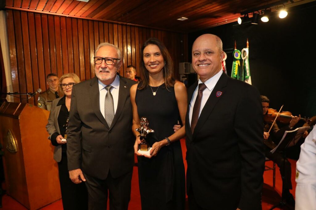 Defensora pública-geral de Minas Gerais recebe o Troféu Alferes Tiradentes  1